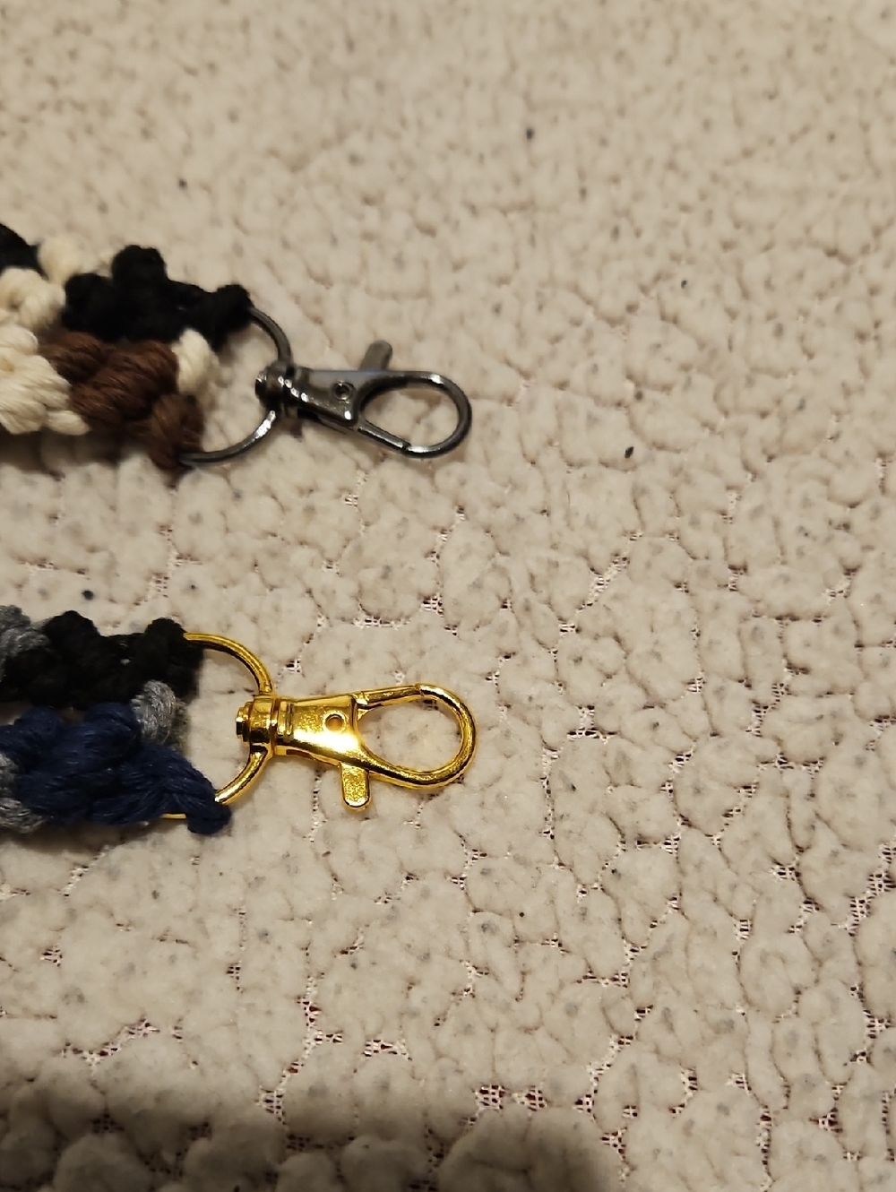 Handmade Macrame Keychain - Multicolour - Picture 4 of 4